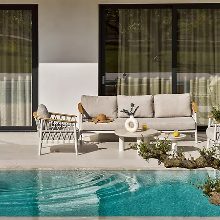 Reveria Villa, A 1500m2 Private Poolside Stay, By Thinkvilla *