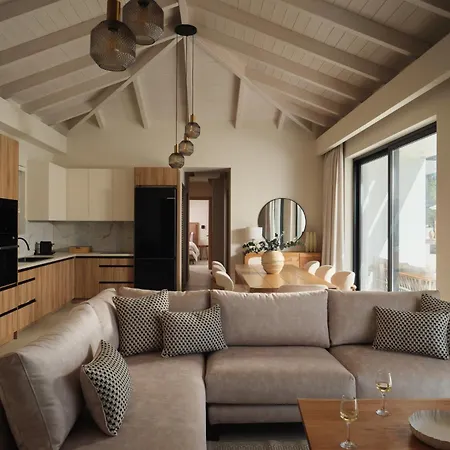 Reveria Villa, A 1500m2 Private Poolside Stay, By Thinkvilla Willa Tragaki
