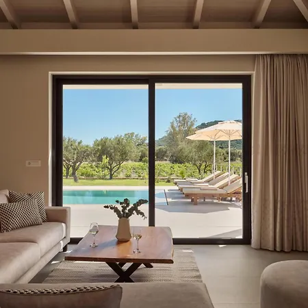 Reveria Villa, A 1500m2 Private Poolside Stay, By Thinkvilla Willa